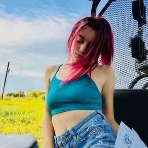 Meet your Posher, Holly